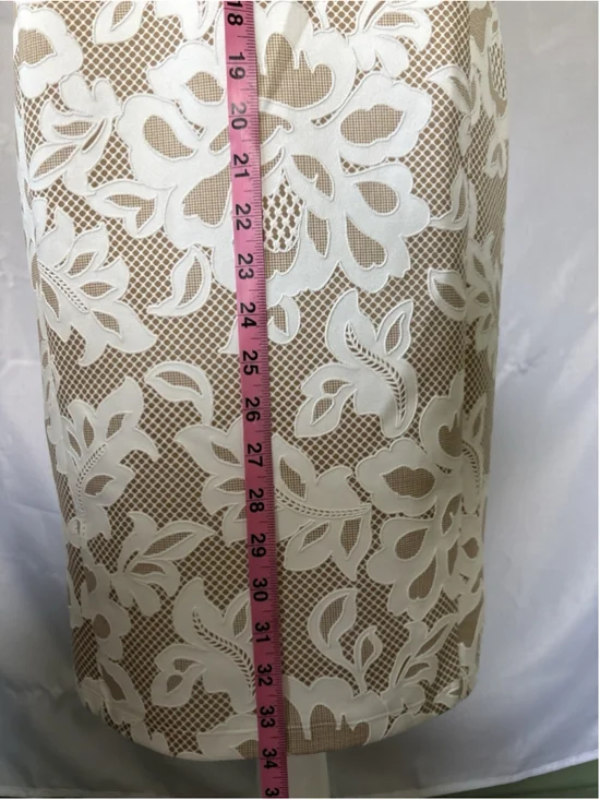 Kate and Lily Sleeveless Sheath Dress Size 4 White Tan Floral Lace Print Office - Picture 4 of 6